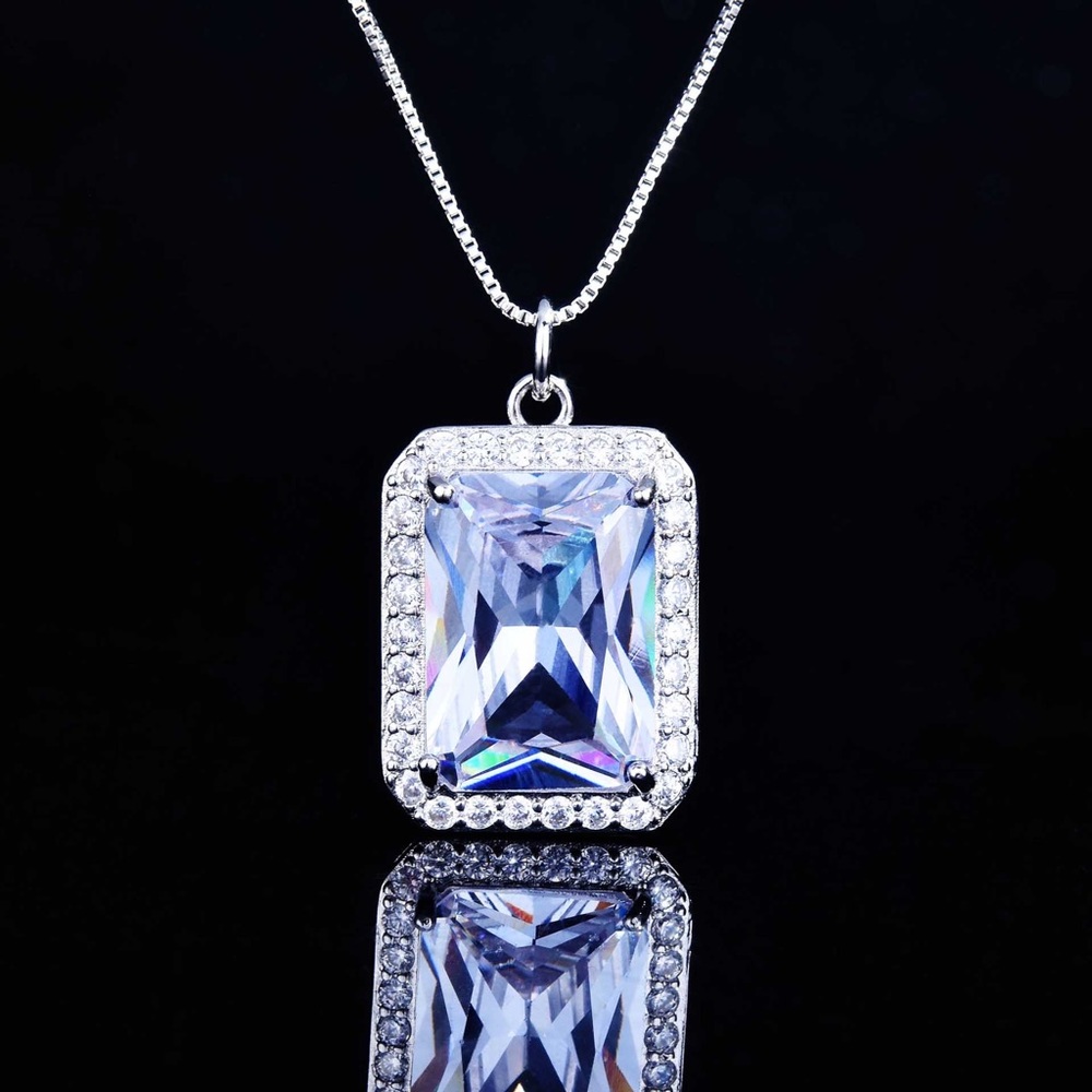 Rhinestone Pendant With FREE Chain Gorgeous